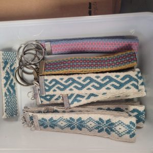 atelier-almirah-geweven-sleutelhangers